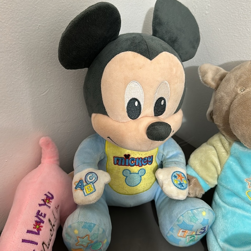 Bundle of 4 toys